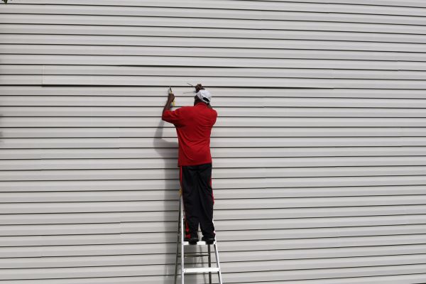 Cost of Siding Reattachment in Bellevue
